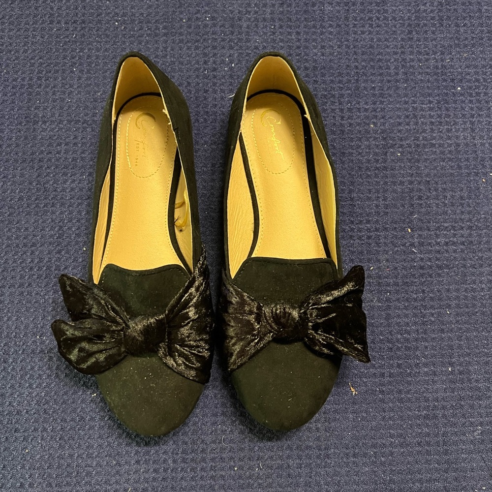 Chic Black Suede Bow Loafers
